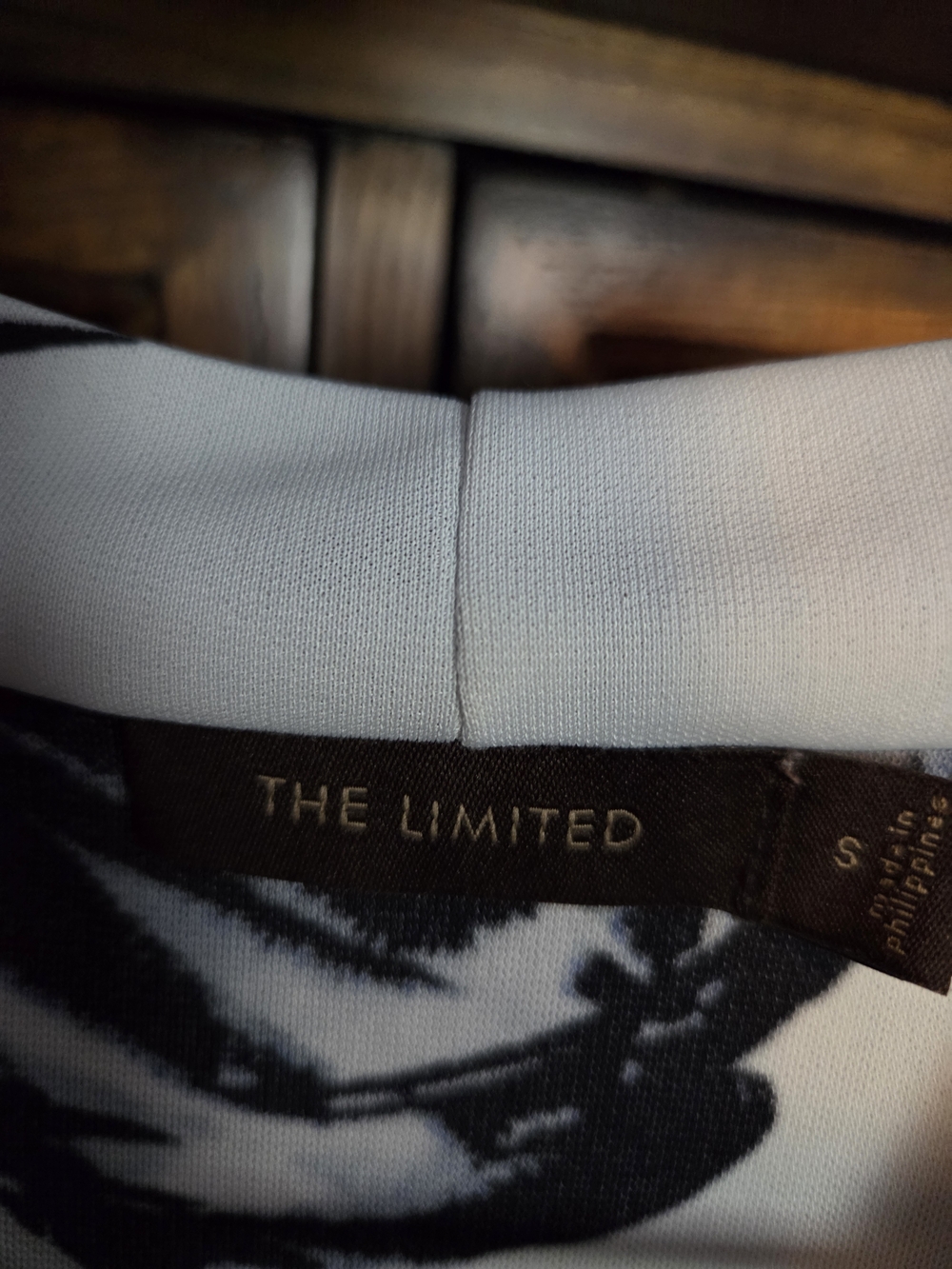 The Limited White Sleeveless Polyester Cowl Neck Floral Top - Picture 3 of 3